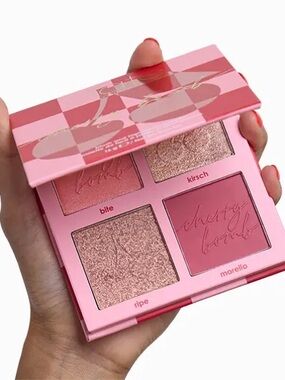 CIATÉ LONDON
Cherry Bomb Blush & Highlight Palette Duo in Light Medium